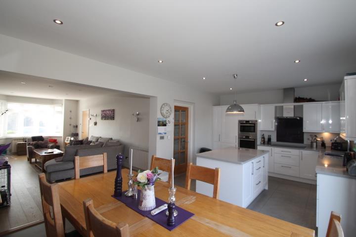 2 bed property in Hythe Road, Ashford